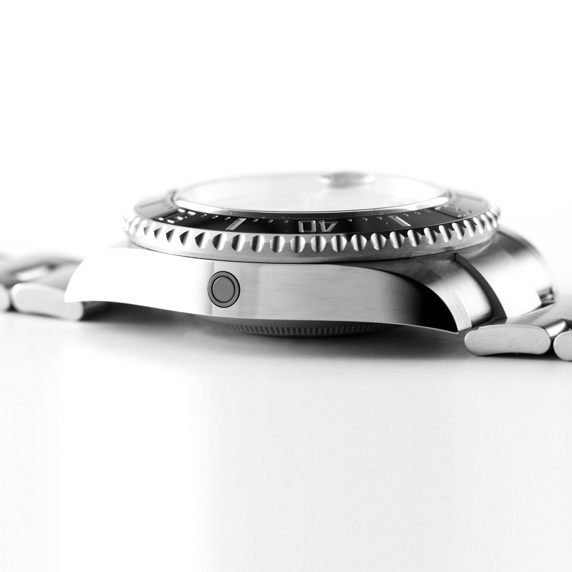 Sea-Dweller, 126600-0002