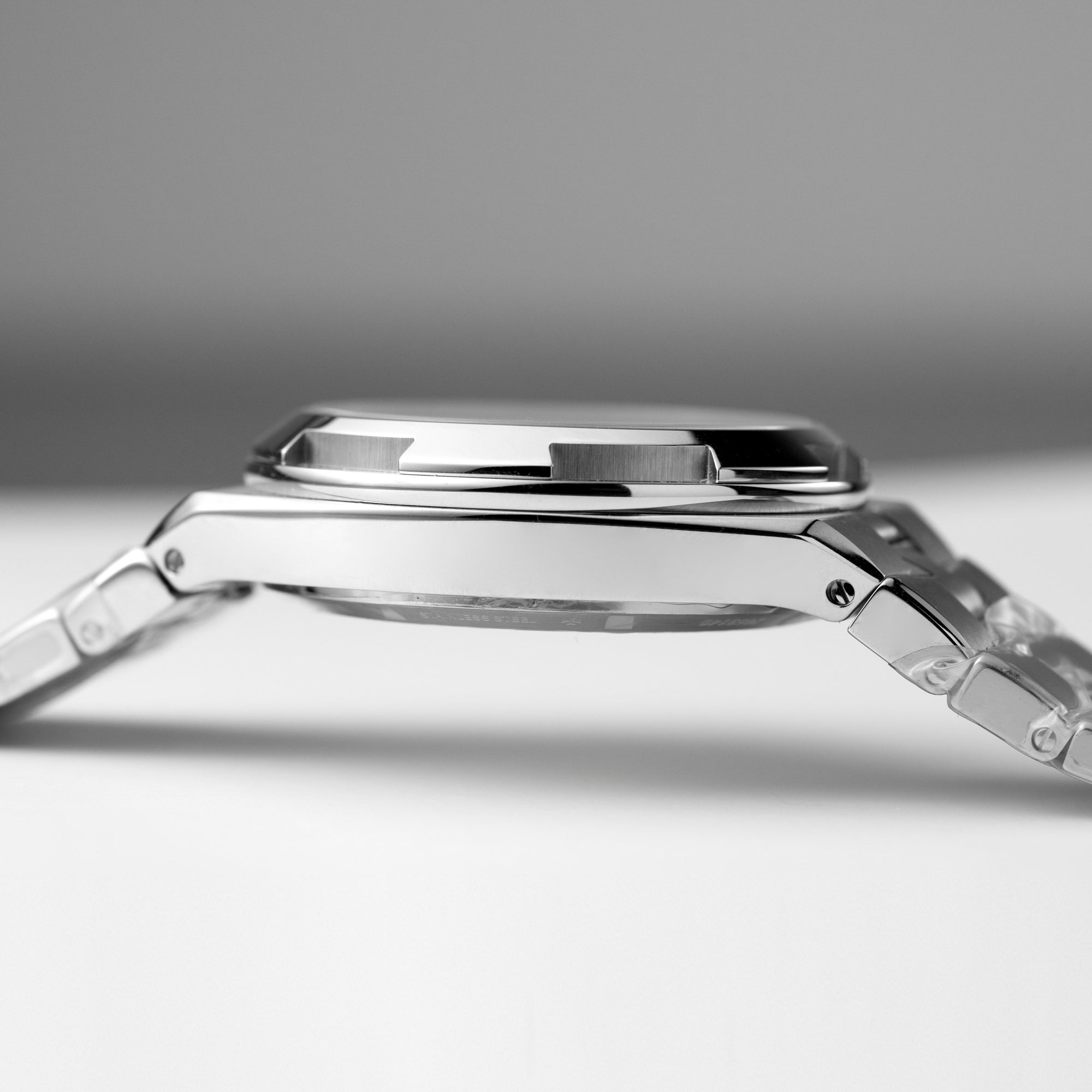 Overseas Dual Time, 7900V