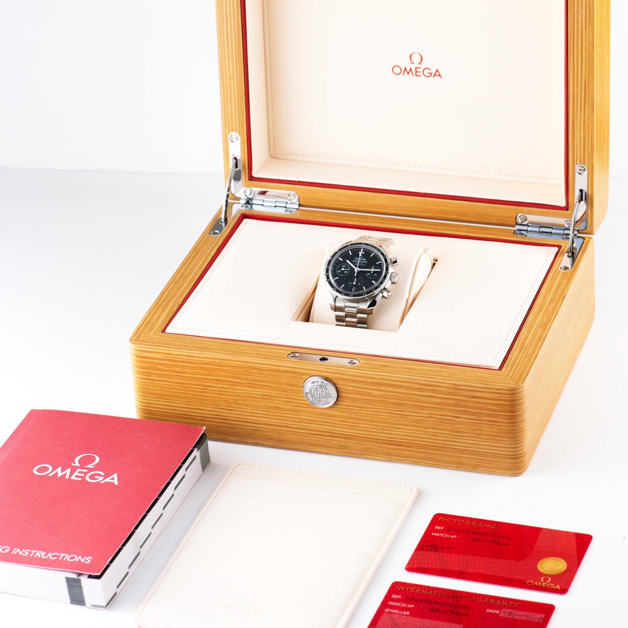 Speedmaster 38, 324.30.38.50.01.001