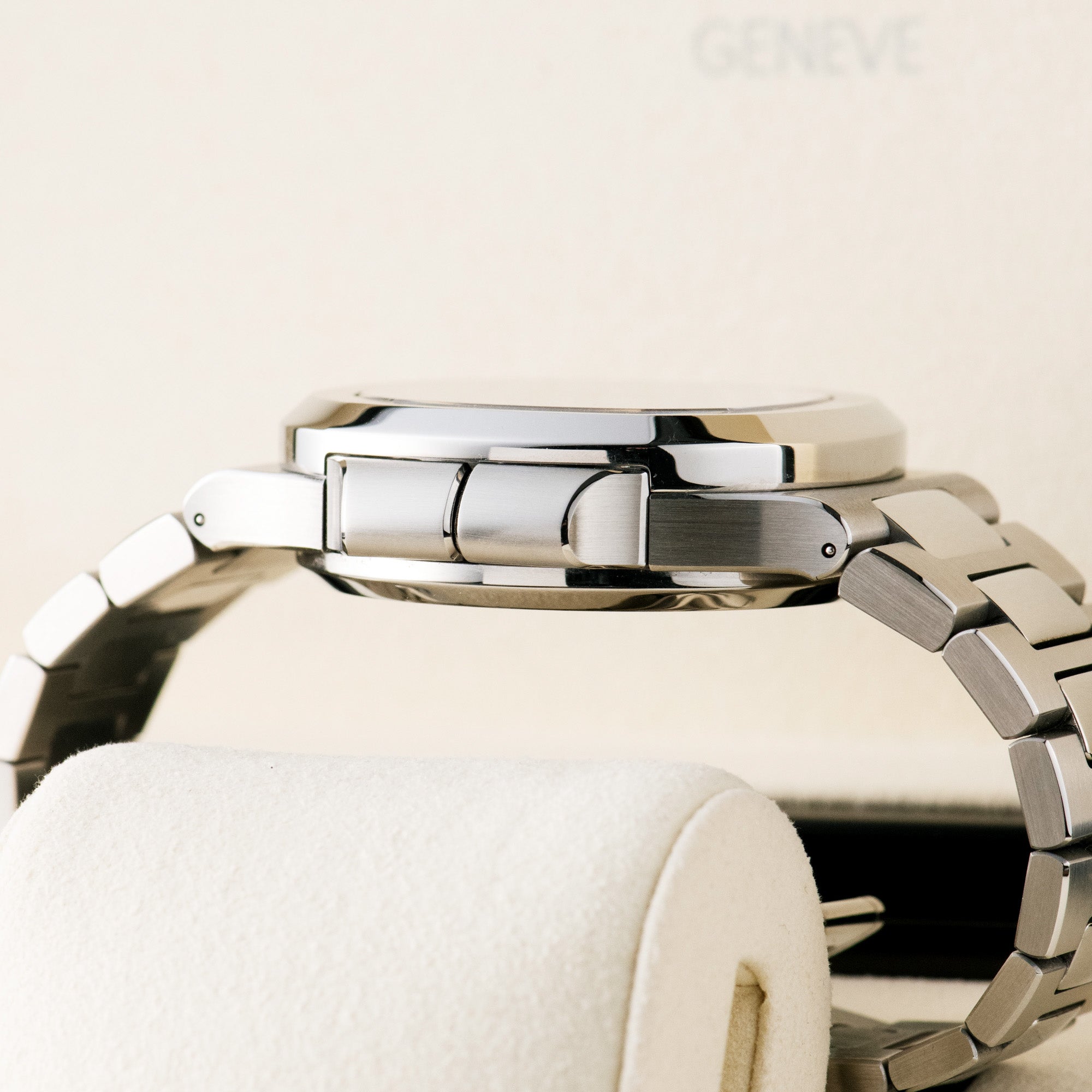 Nautilus Travel Time Chronograph, 5990/1A-011