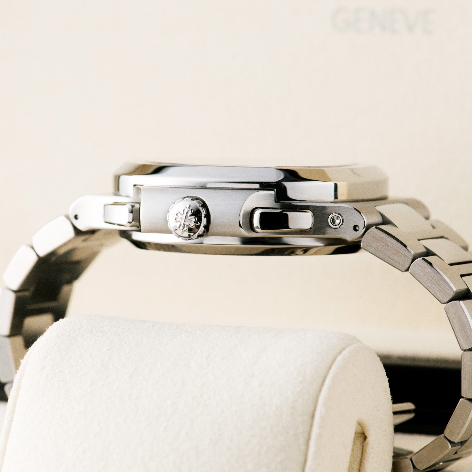Nautilus Travel Time Chronograph, 5990/1A-011